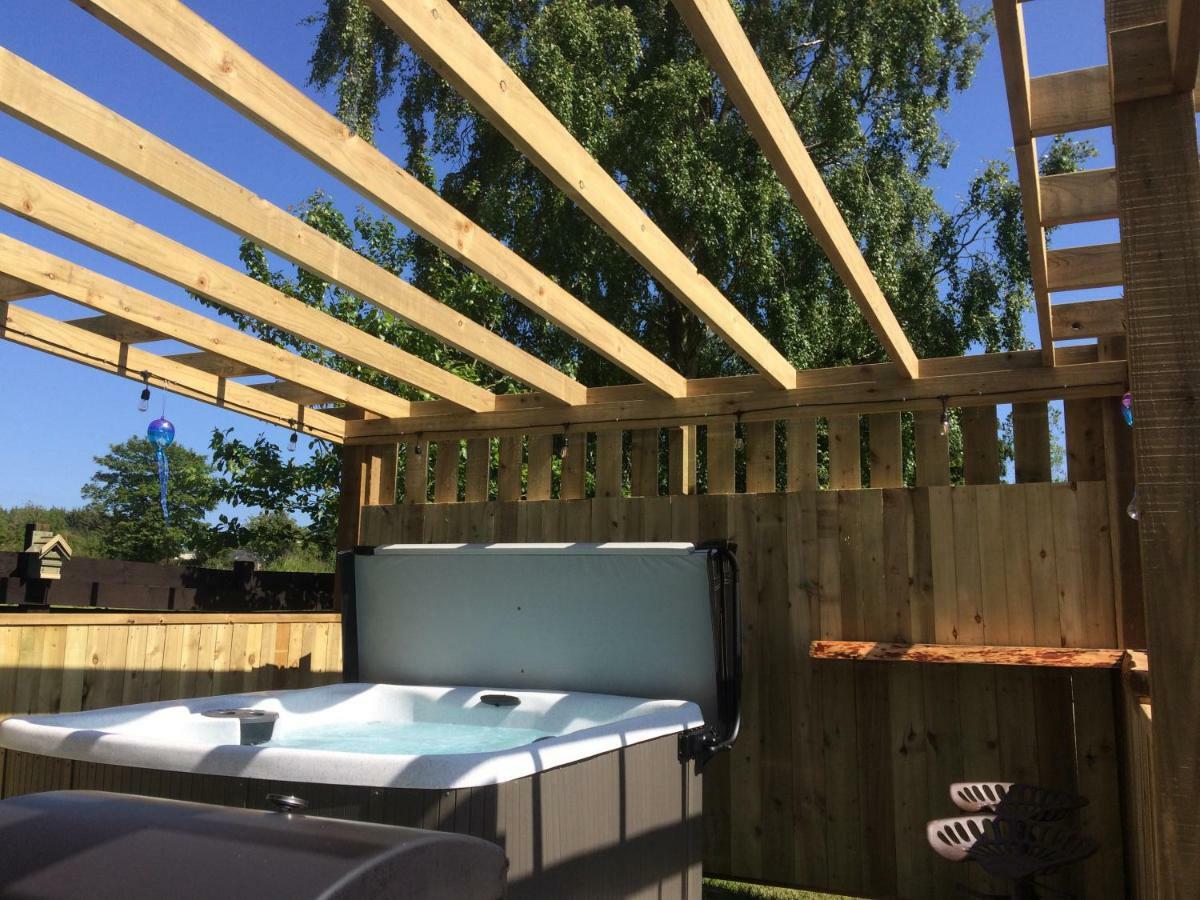 Marykirk Rowanlea Lodge With Hot Tub מראה חיצוני תמונה